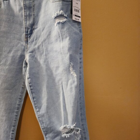 NWT Celebrity Pink Distressed Jeans - Picture 5 of 7